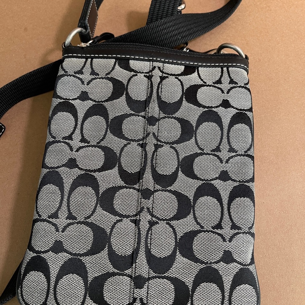 Coach Signature Swing Pack - Picture 2 of 3